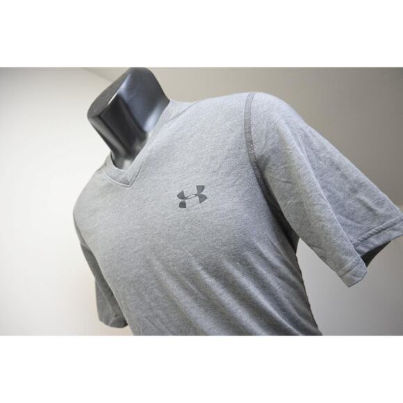 Under Armour Gym Shirt V Neck HeatGear Dark Gray Short Sleeve Mens Sz Small - Picture 1 of 8